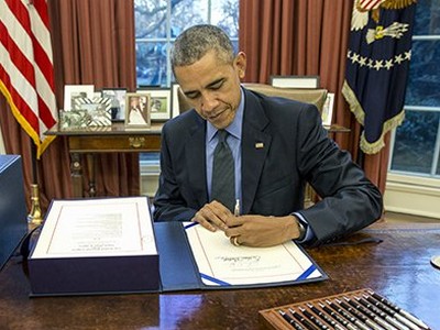 Обама подписал законопроект об отмене эмбарго на экспорт нефти