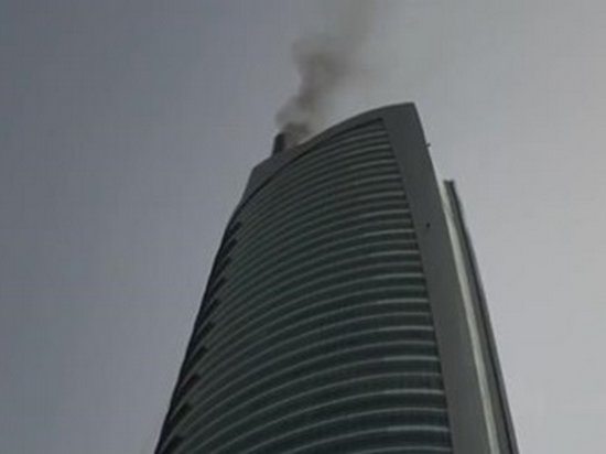 В Дубае горит 68-этажный небоскреб (видео)
