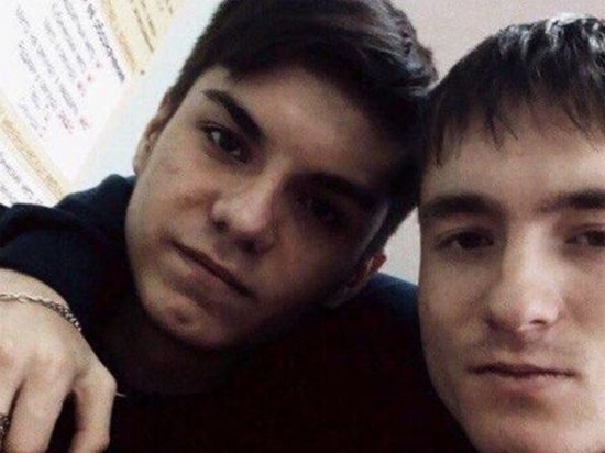 В Башкирии школьник ранил ножом несколько человек и поджег школу (видео)
