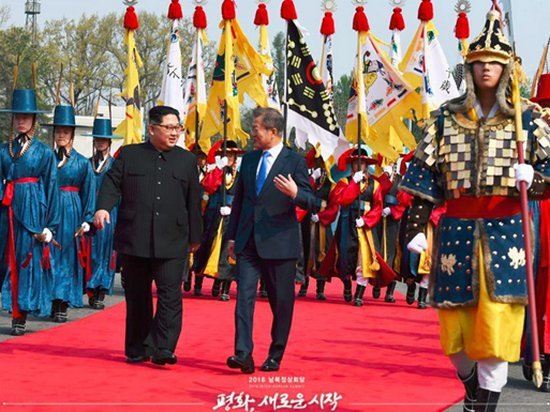 Ким Чен Ын привез главе Южной Кореи лапшу