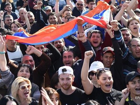 В Ереване возобновились протесты оппозиции (видео)