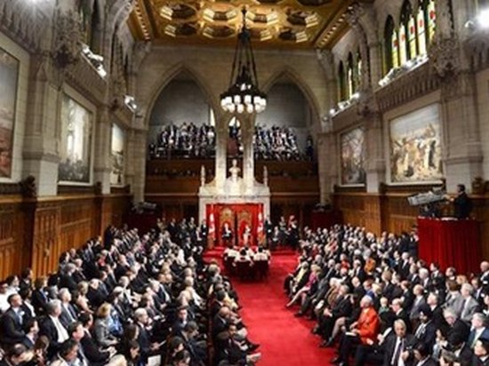 Парламент Канады требует извинений Папы Римского