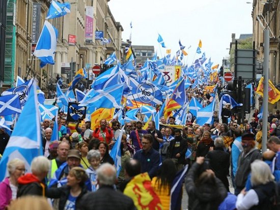 В Глазго десятки тысяч людей требовали независимости Шотландии (видео)