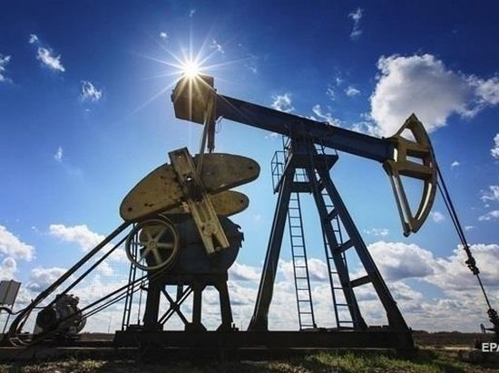 Нефть торгуется выше 79 долларов за баррель