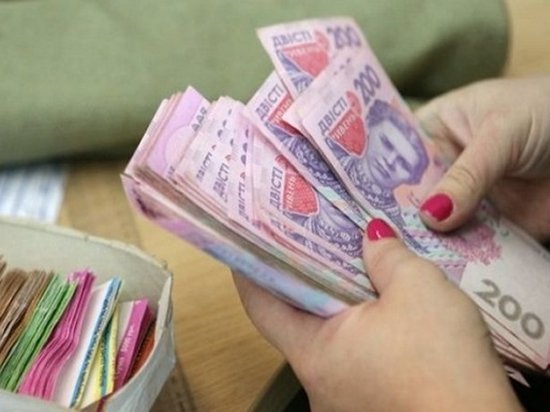 За год реальная зарплата украинцев выросла на 12,5%