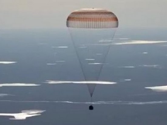 Астронавты МКС вернулись на Землю (видео)