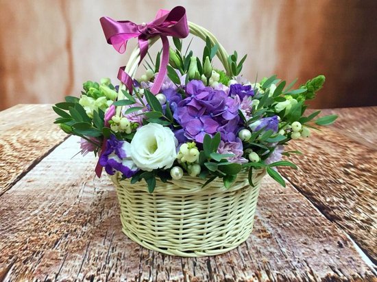 Живые цветы — отличный способ порадовать близких