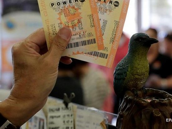 Американец дождался выигрыш в лотерею, используя одни и те же цифры 18 лет