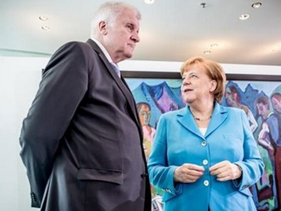 Глава МВД Германии «больше не может» работать с Ангелой Меркель