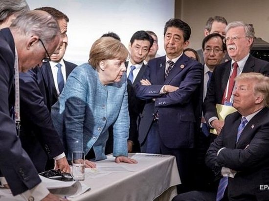 Трамп бросил Меркель конфеты на саммите G7 — СМИ