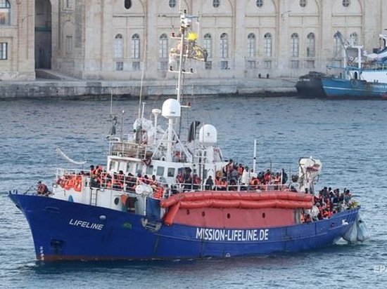 Италия закрыла порты для кораблей с мигрантами