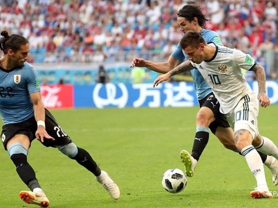 ФИФА оштрафовала РФ за баннер на матче Россия-Уругвай