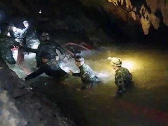 Из пещеры в Таиланде спасли четверых детей