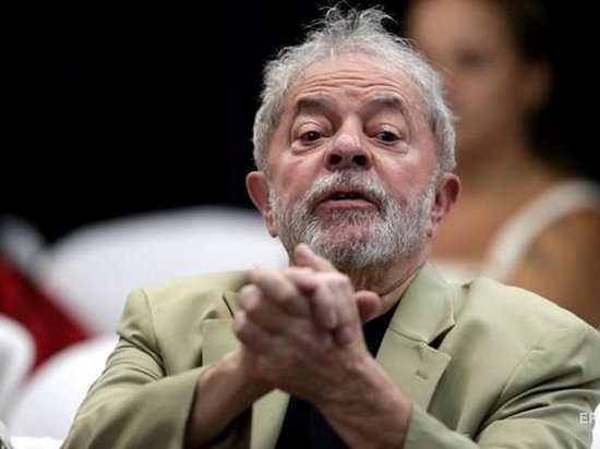 В Бразилии в один день освободили и запретили выпускать экс-президента