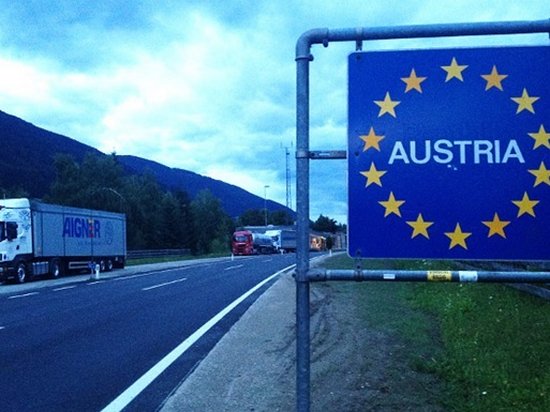 Австрия ввела временный контроль въезда на границах