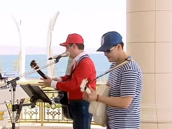 Президент Туркменистана записал с внуком рэп