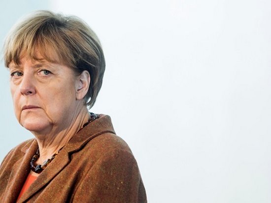 Рейтинг блока Ангелы Меркель упал до минимума за 12 лет