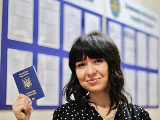 С начала года в Украине оформили более 3 млн загранпаспортов