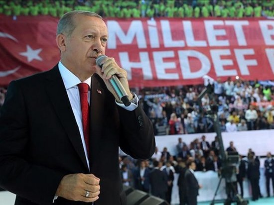 Эрдогана переизбрали на пост лидера правящей партии в Турции
