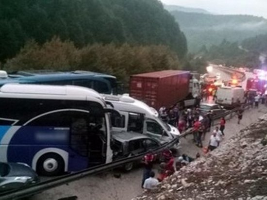 В Турции произошло ДТП с участием более 30 машин, есть жертвы