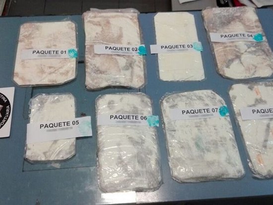 В Аргентине сожгли 400 кг кокаина, найденного в посольстве РФ