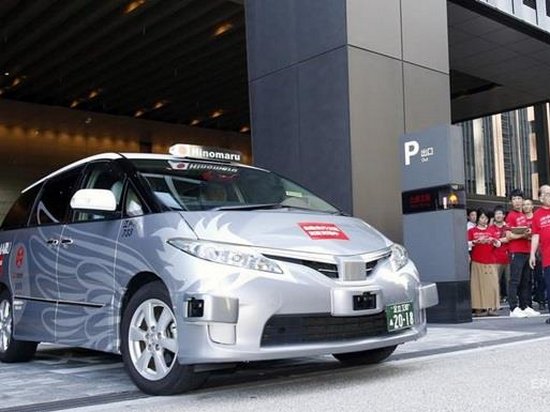 В Токио стартовали тестовые поездки пассажиров на беспилотном такси