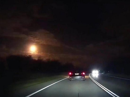 В Австралии засняли падающий метеорит (видео)