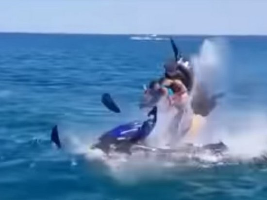 Взрыв гидроцикла с туристами в РФ попал на видео