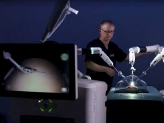 В Британии показали робота-хирурга (видео)