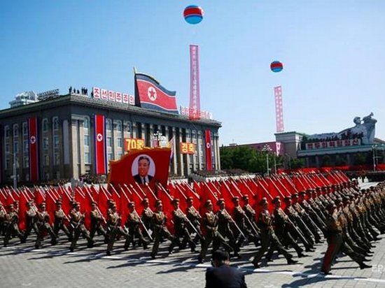 В Пхеньяне прошел военный парад (видео)