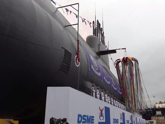Daewoo спустила на воду первую корейскую подлодку (видео)