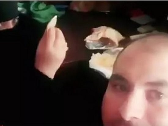 В Саудовской Аравии египтянина арестовали за завтрак с женщиной в хиджабе
