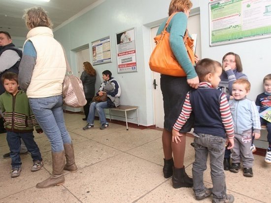 В Украине запретили пускать в школы и садики детей без прививок