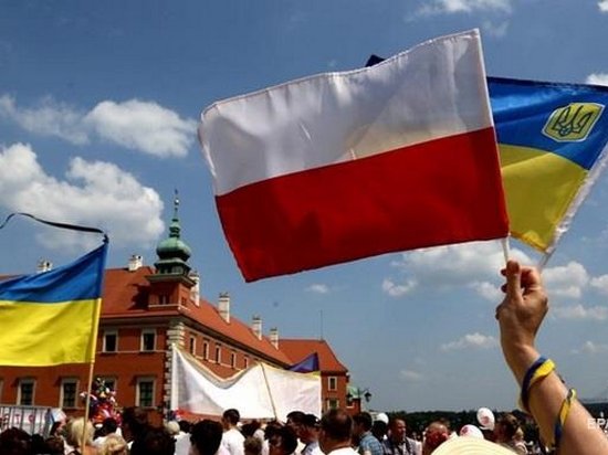 Карту поляка получили более 100 тысяч украинцев