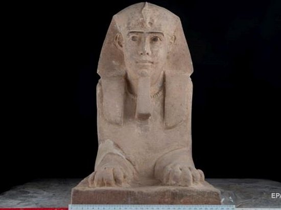 Возле египетского храма нашли новую статую сфинкса