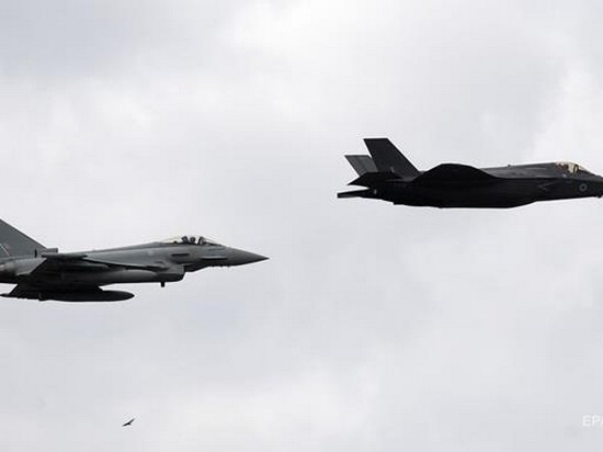 США в бою впервые применили новейшие истребители F-35