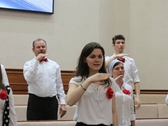 Супрун призвала украинцев учить язык жестов