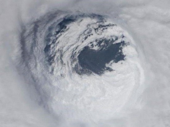Ураган Майкл показали из космоса