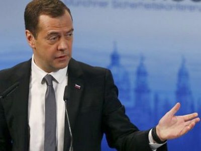 Между РФ и Западом началась холодная война — Медведев
