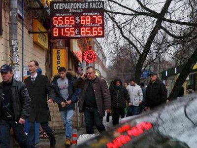 В РФ могут обвалить рубль из-за снижения стоимости нефти