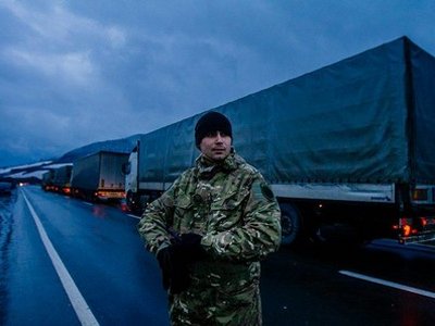 Кабмин приостанавливает транзит российских фур через Украину