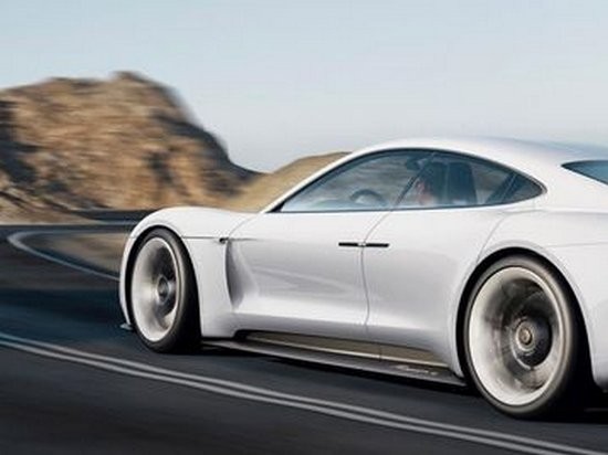 Porsche объявила цены на электрический Taycan