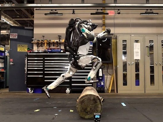 Boston Dynamics научила робота паркуру (видео)