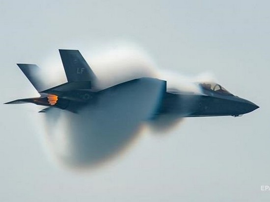 США снова приостановили полеты истребителей F-35