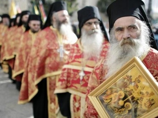 В Греции власти решили прекратить платить зарплату священникам