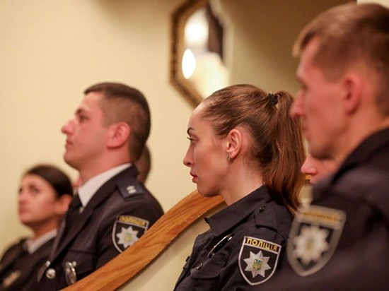 Полицейским и спасателям в Украине увеличат зарплату