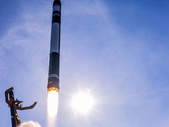 Rocket Lab успешно провела первый коммерческий запуск ракеты (видео)