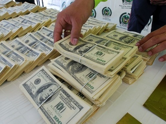 Украинцы увеличили продажу валюты