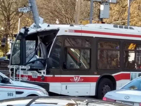В Канаде 25 человек пострадали в ДТП с автобусом