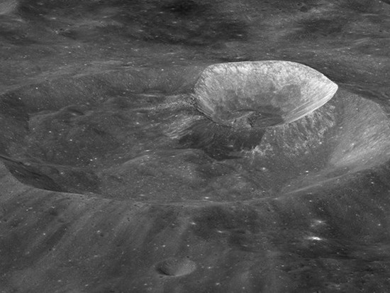 Япония запланировала экспедицию на поиски воды на Луне